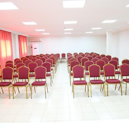 Hotel La Rose Blanche אבידג'אן מראה חיצוני תמונה