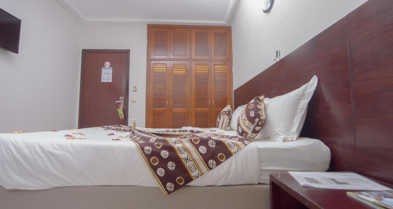 Hotel La Rose Blanche אבידג'אן מראה חיצוני תמונה