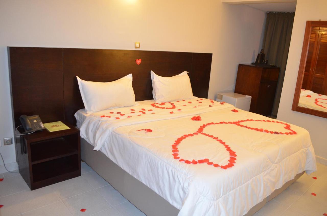 Hotel La Rose Blanche אבידג'אן מראה חיצוני תמונה