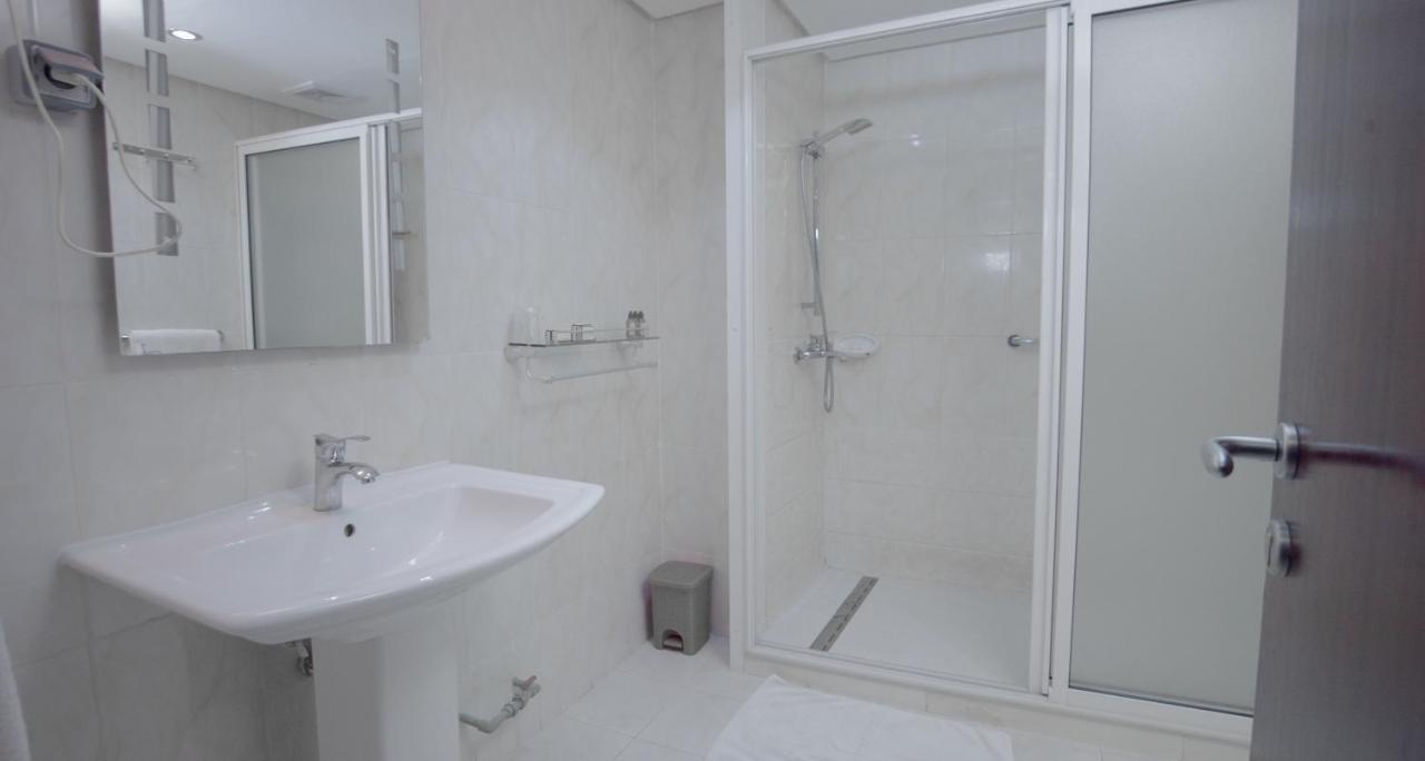 Hotel La Rose Blanche אבידג'אן מראה חיצוני תמונה