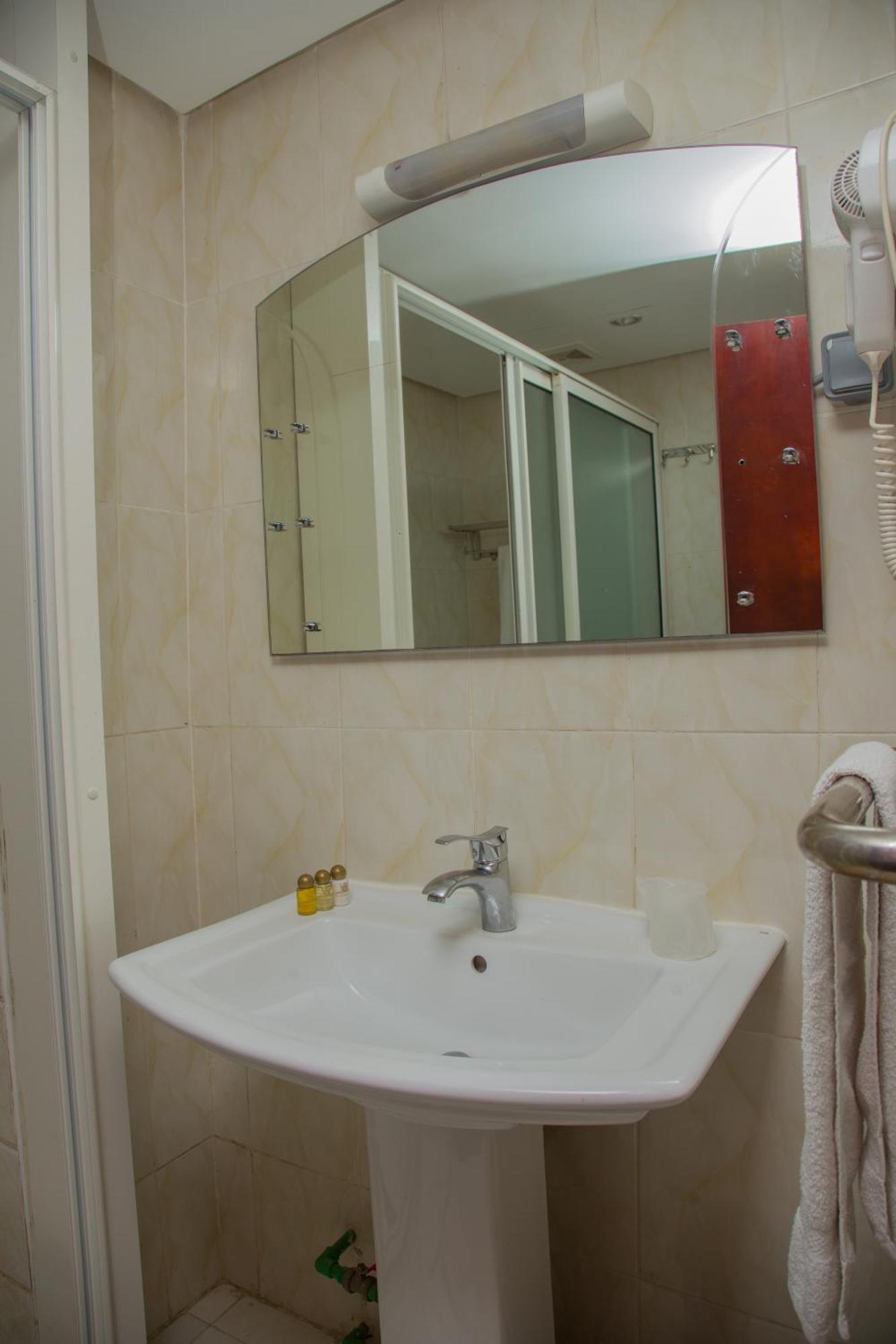 Hotel La Rose Blanche אבידג'אן מראה חיצוני תמונה