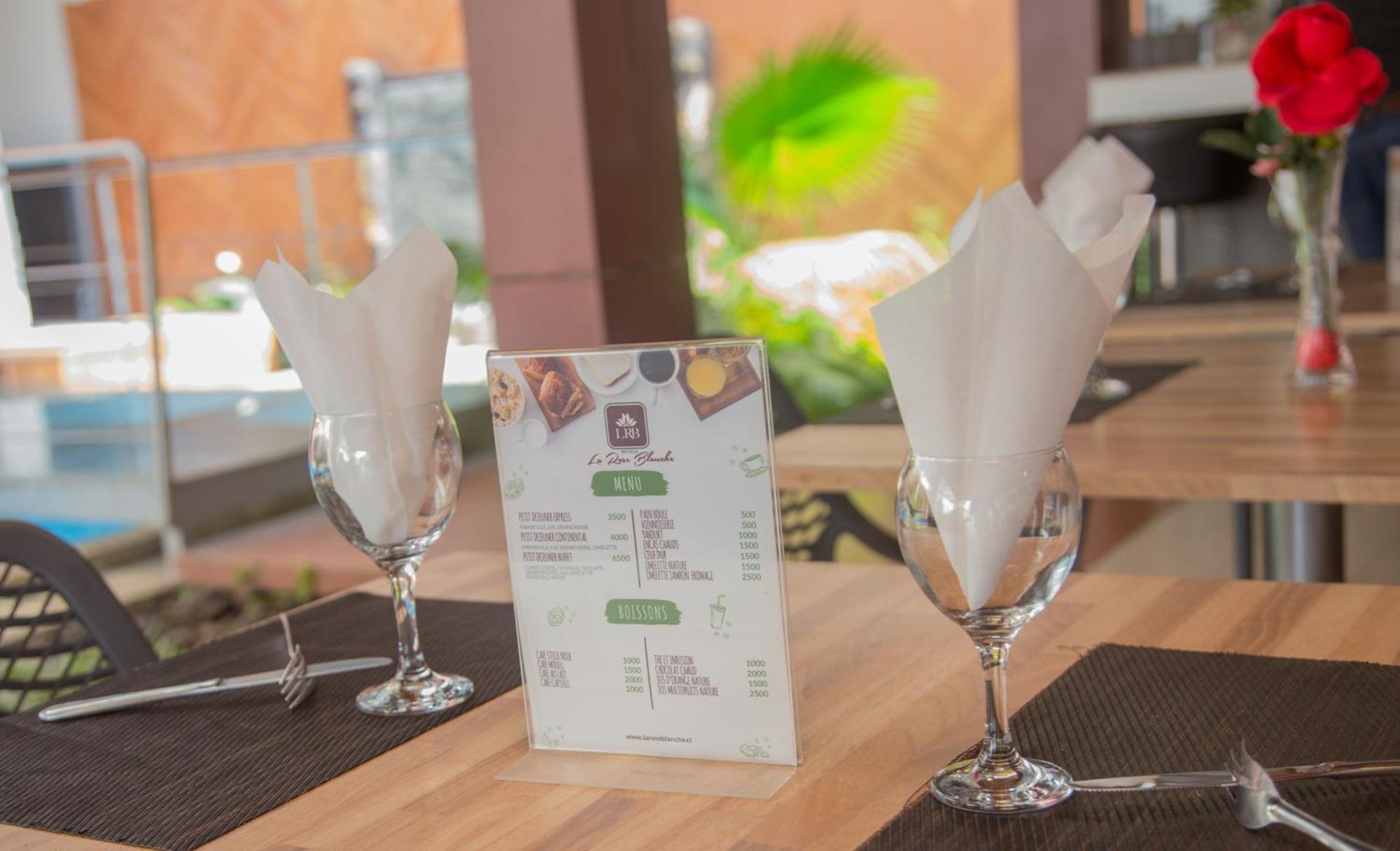 Hotel La Rose Blanche אבידג'אן מראה חיצוני תמונה