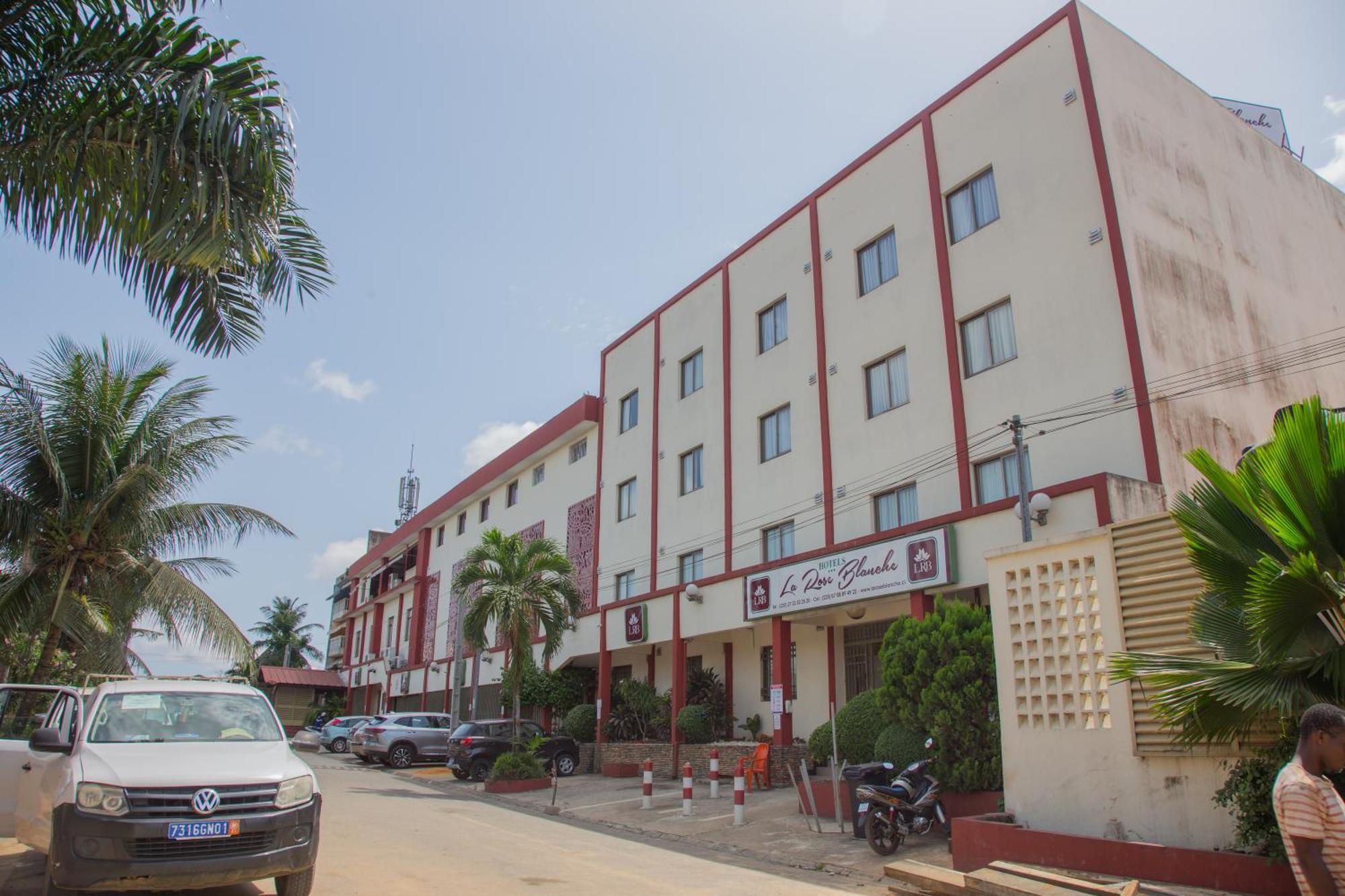Hotel La Rose Blanche אבידג'אן מראה חיצוני תמונה