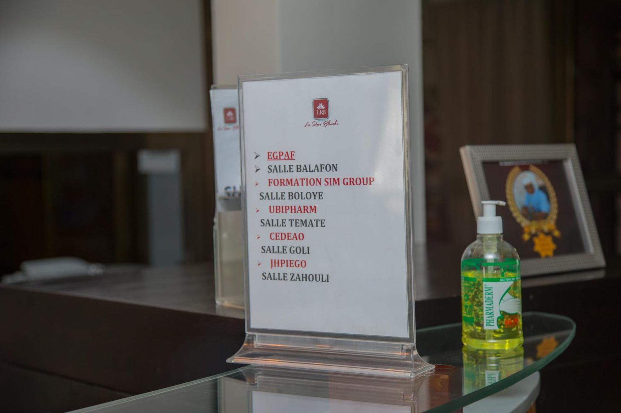 Hotel La Rose Blanche אבידג'אן מראה חיצוני תמונה