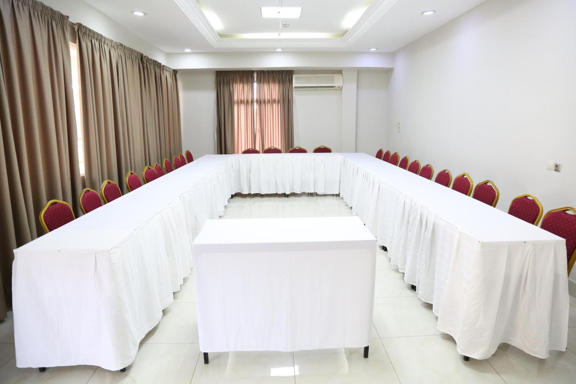 Hotel La Rose Blanche אבידג'אן מראה חיצוני תמונה